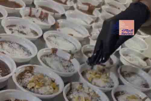 مبادرة من جمعية خيرية لتخفيف أجواء النزوح: توزيع حلوى "المغلي" في مراكز إيواء تضمّ أمهات أنجبن أطفالهن خلال فترة نزوحهن.