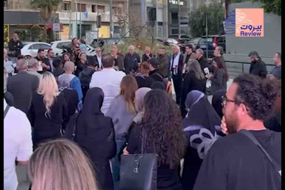 وقفة تضامنية مع جريدة الأخبار بدعوة من صحافيين وناشطين يوم الخميس 23-4-2026